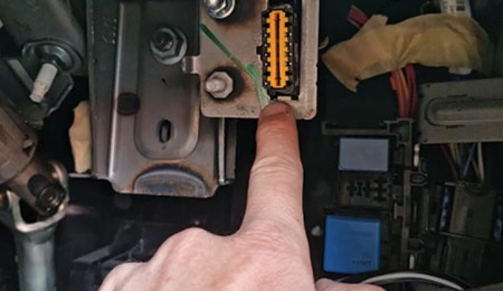 The diagnostic or OBD socket on the Renault Trafic – this port allows new mapping to be downloaded onto the factory ECU
