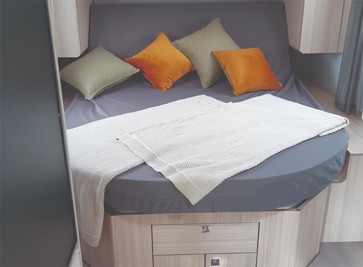 The island bed in the Adria Compact SC Supreme