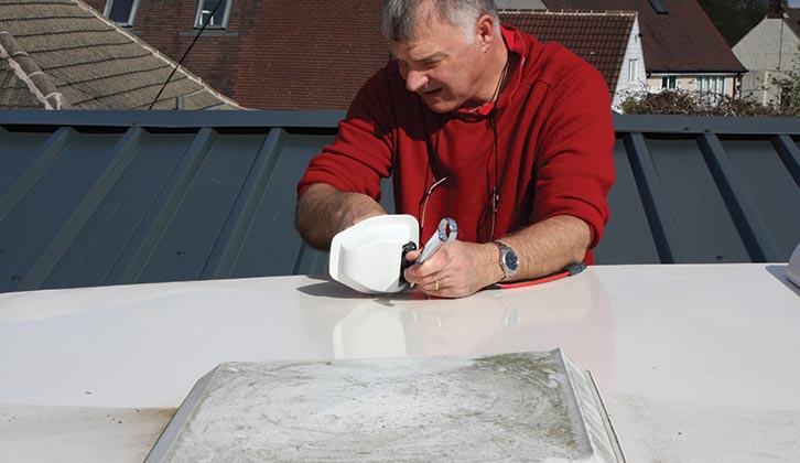 Tightening the screw connection to form a watertight seal