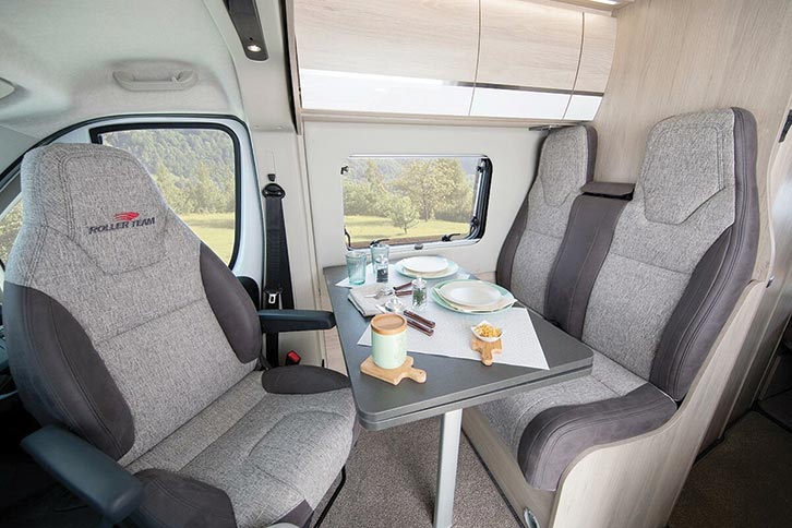 The forward half-dinette