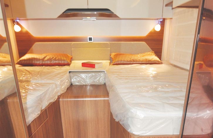 The fixed single beds in the Hymer B-Class MC T 600