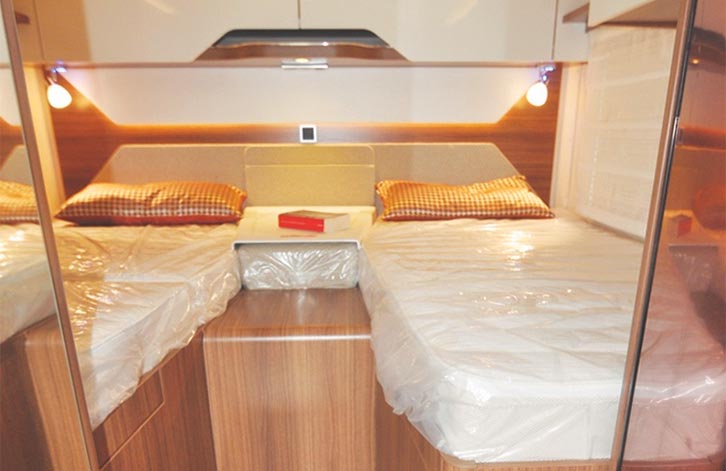 The fixed single beds in the Hymer B-Class MC T 600