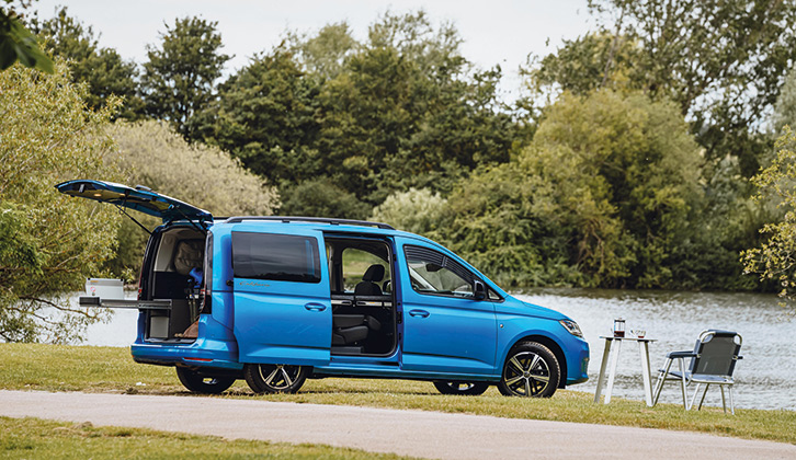 Volkswagen Caddy California pitched up