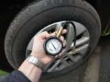 Setting tyre pressure