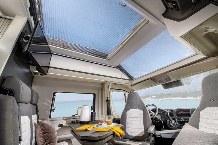 Adria Twin Supreme 600SX skylight
