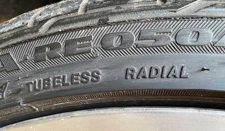 Tubeless, radial tyre