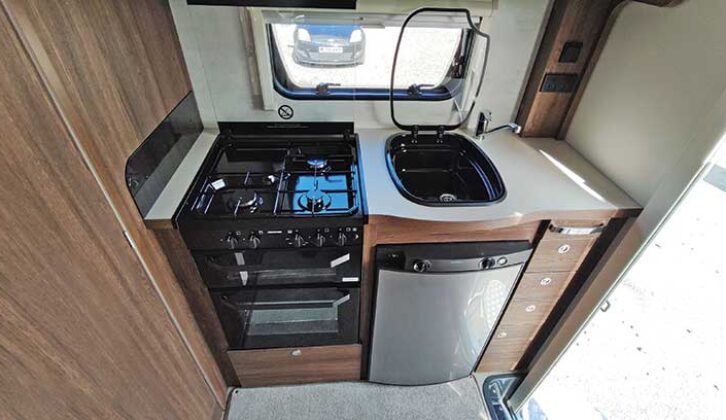 Oven, sink and fridge in kitchen