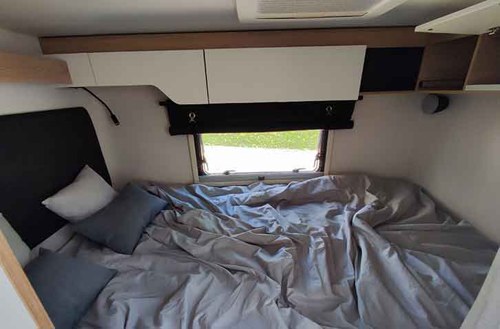 Transverse bed in A696D