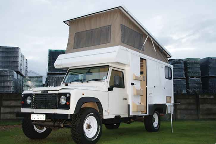 Elevating-roof coachbuilt on a Land Rover