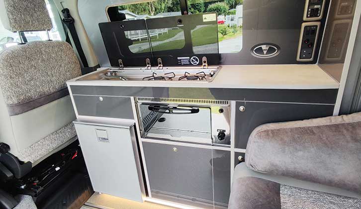 Kitchen with worktop, fridge, grill and tap