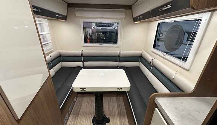 The rear lounge in the 530