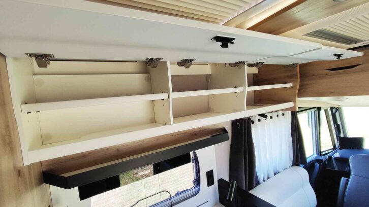 Overhead lockers