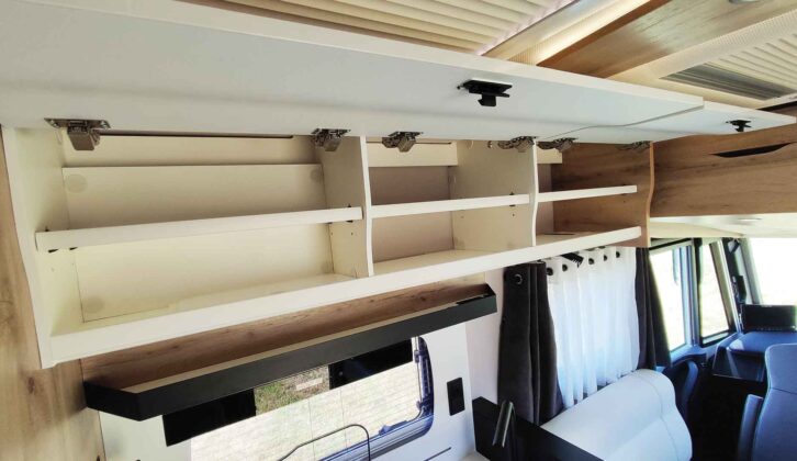 Overhead lockers