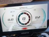 The display showing charge, speed and mileage