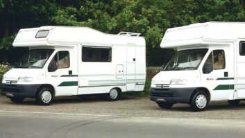 Autohomes Wayfarer (left) and Wanderer (right) at launch in 1995