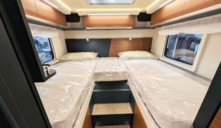 The rear fixed single beds