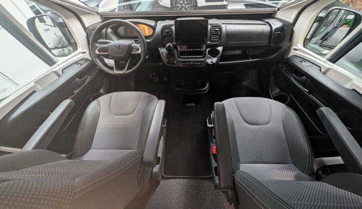 The cabin of the Tourne Select 6.0 180