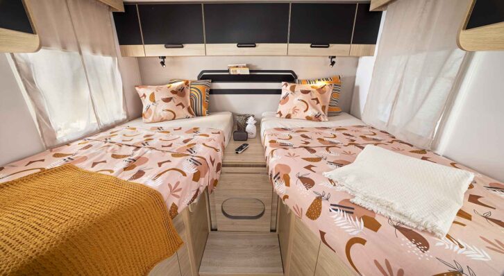 The fixed single beds in the 797