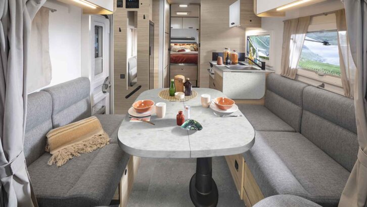 The lounge and kitchen in the 798