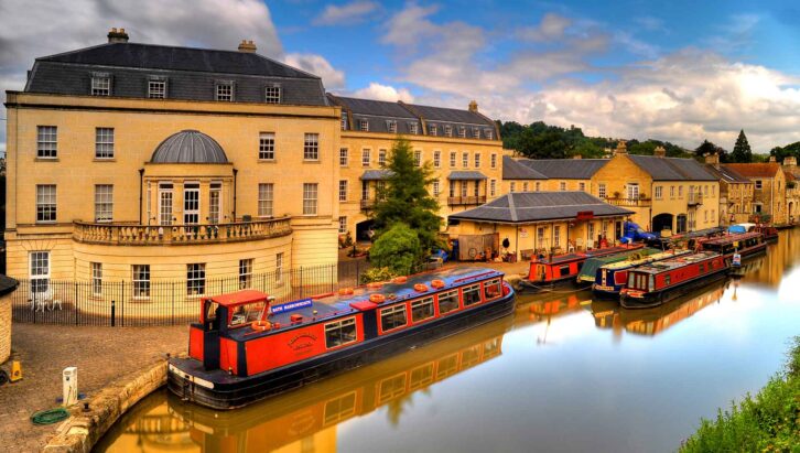 Narrowboats moored on the outskirts of Bath