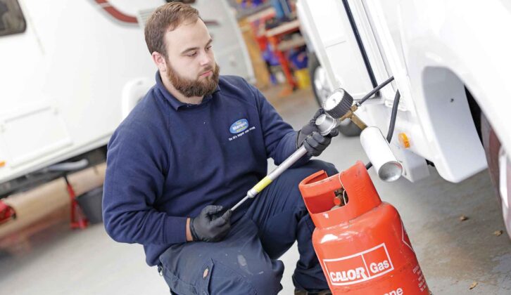 Checking the gas system of a motorhome