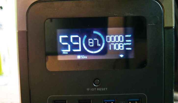 The energy meter on the EcoFlow Delta Max 2 displaying 59 minutes of battery left