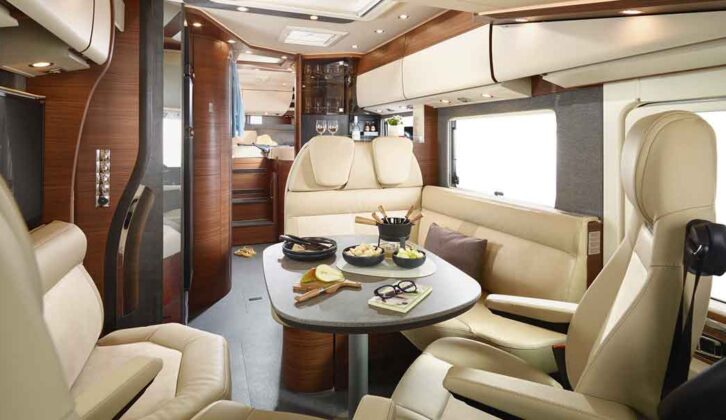 The lounge in the Carthago c-line I 4.9 LE