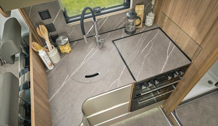 The kitchen in the 79-4T