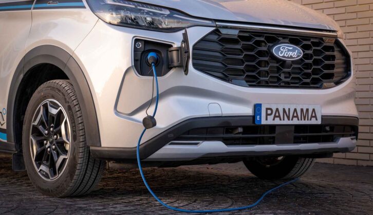 The Panama P\10E charging