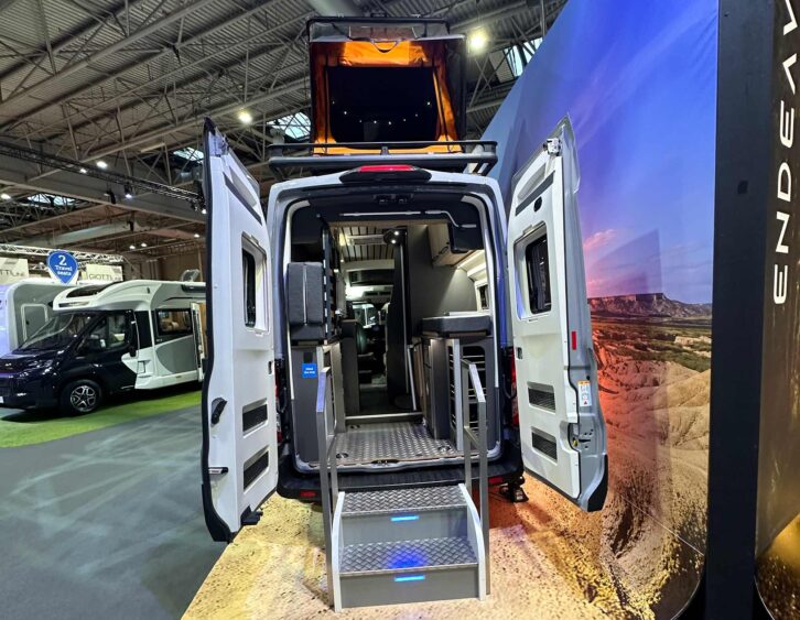 The rear transverse bed folds up in the E65