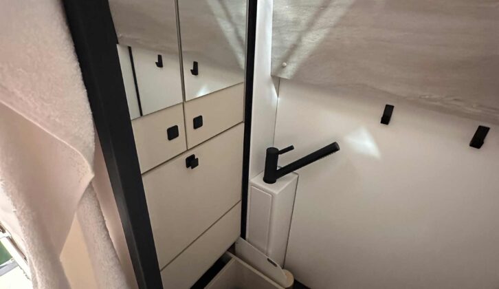 The washroom in the Habiton HM 6.0