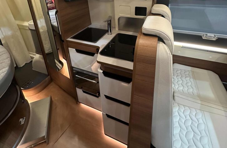 The kitchen in the V62