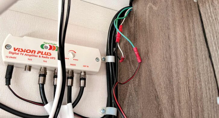 Connect the power lead for the power unit to 12V supply