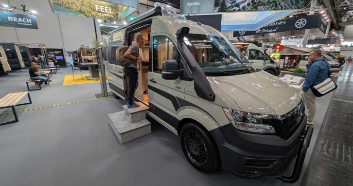 The Mega Mobil Mega Lounge 680S Twin