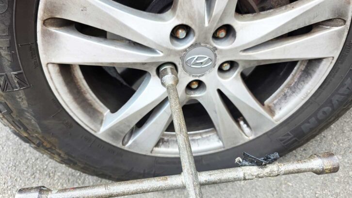 Replacing the locking wheel nuts