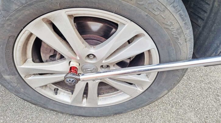 Using a torque wrench