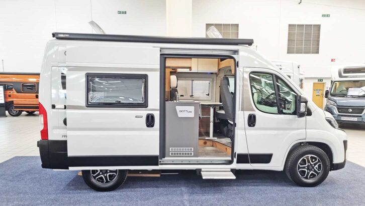 'Heavy duty’ stock Fiat Ducato alloy wheels on a Giottiline 54T