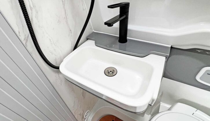 The flip-up sink