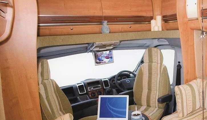 A 2008 Lo-Line overcab with lockers