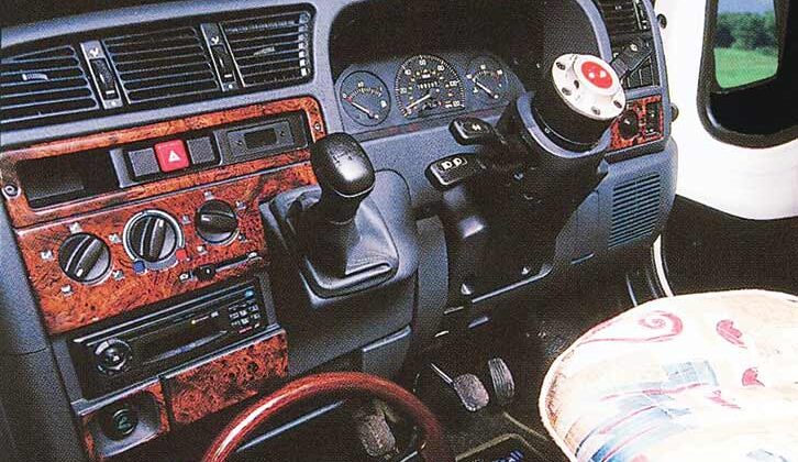 The removable steering wheel underneath the gear lever
