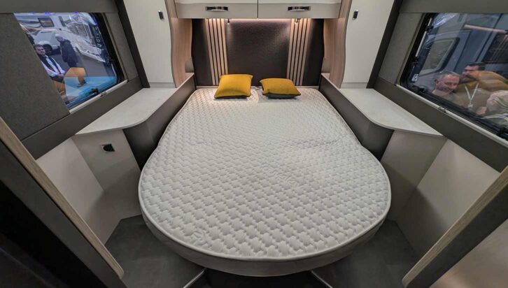 The island bed in the Trekker 594