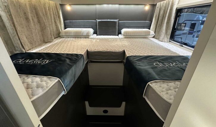 The fixed single beds in the 1500 SL