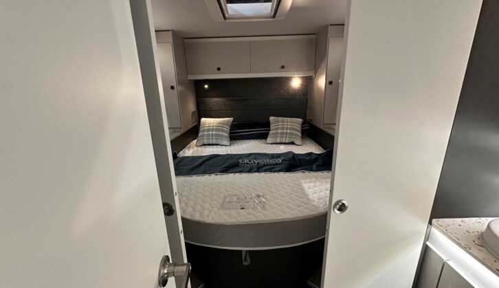 The island bed in the Ace 1500 DB