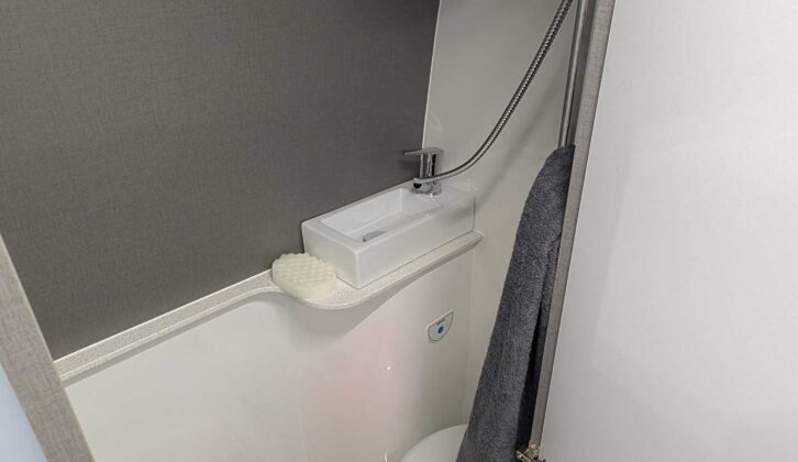 The shower in the 6EB