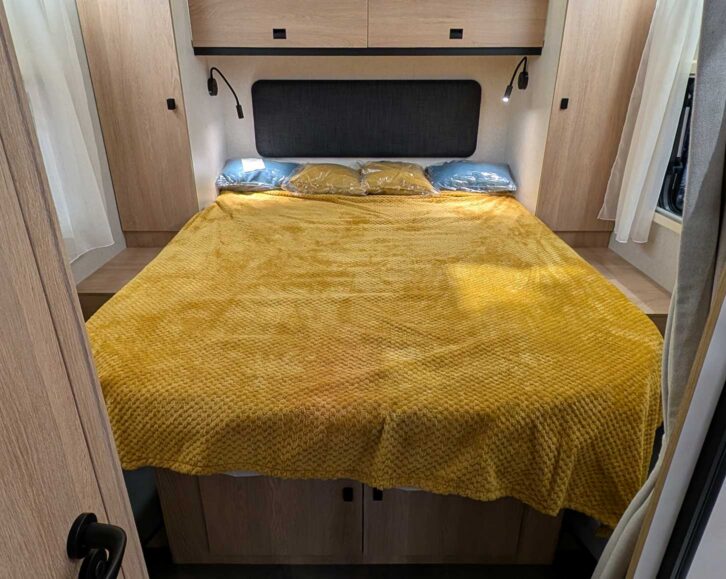 The island bed in the Joa 75QB