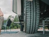 Operating a motorhome-levelling HY4 hydraulic jacks system via a phone