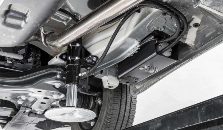 A hydraulic HY4 ram bolted securely to the Al-Ko chassis