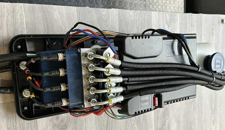 A self-contained hydraulic pump
