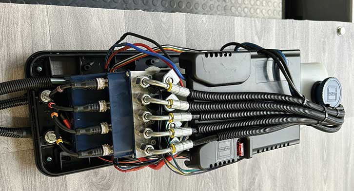 A self-contained hydraulic pump