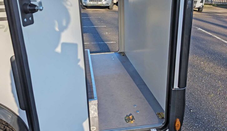 The garage in the Kea Kompact 55